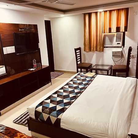 Hotel Vista Premium Tark A Family Hotel Near Igi Airport Delhi New Delhi Exterior photo